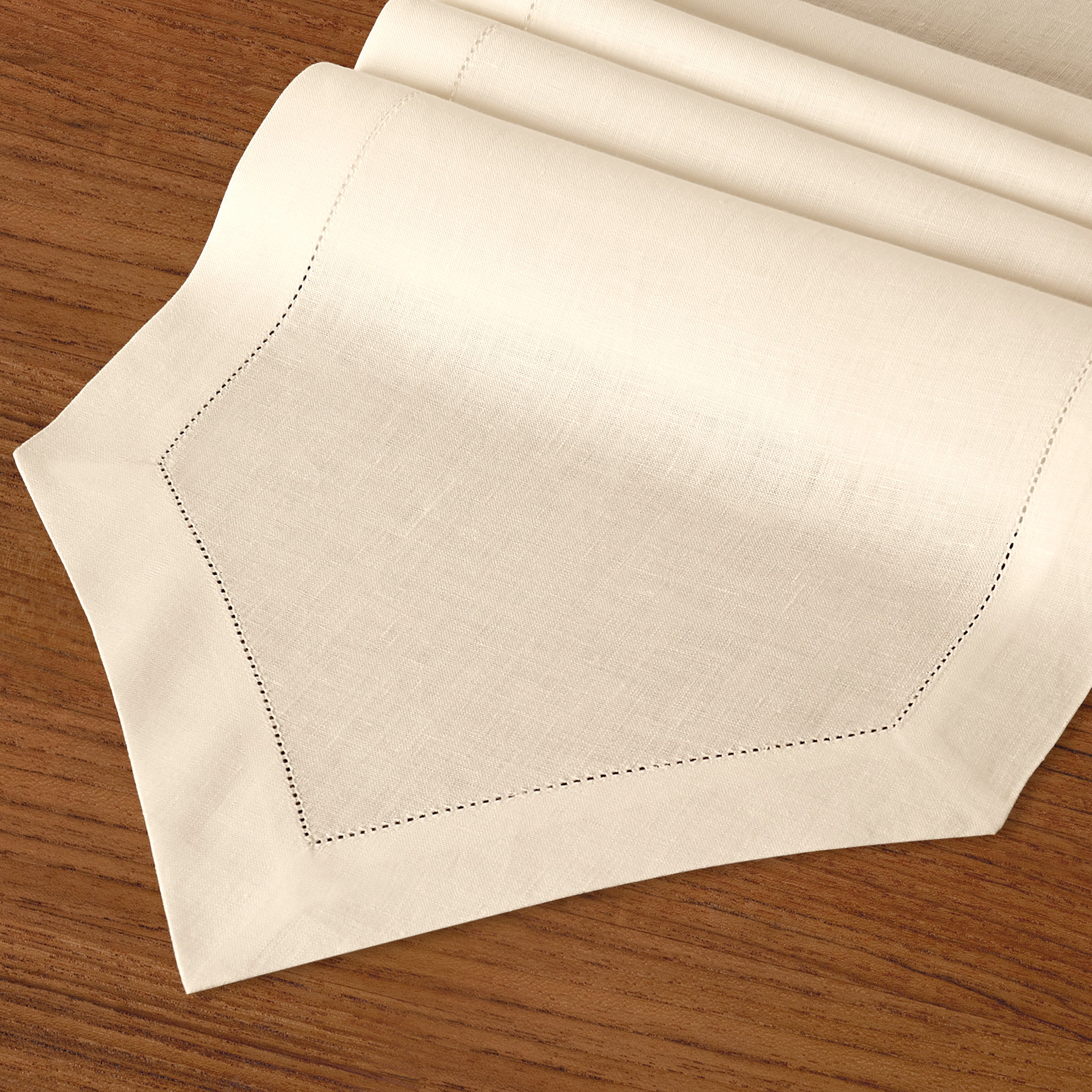 Vanilla Cream Linen Table Runner, Diamond